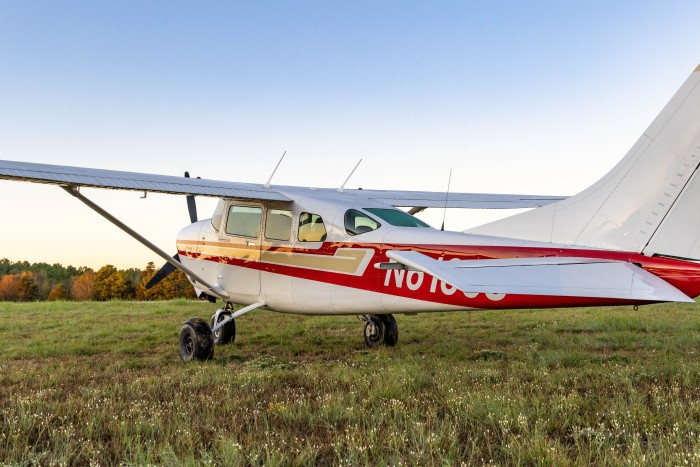 4 N6166U.jpg