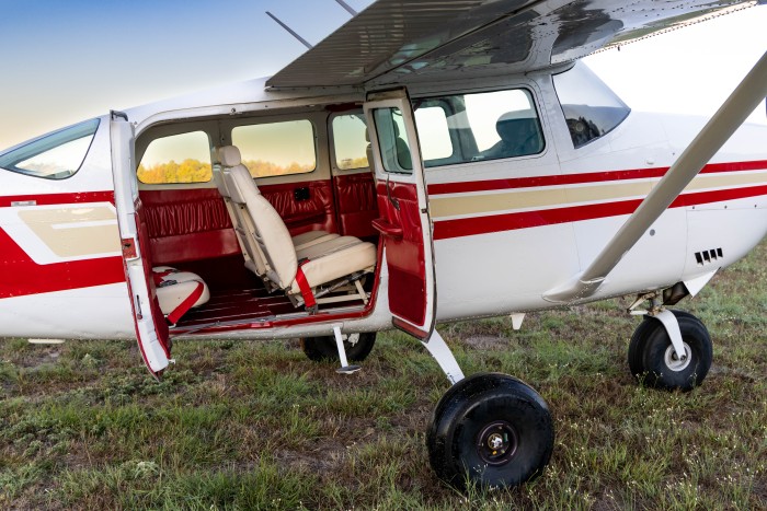 8 N6166U.jpg