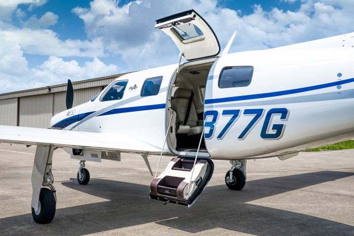 E17 N7377G.jpg